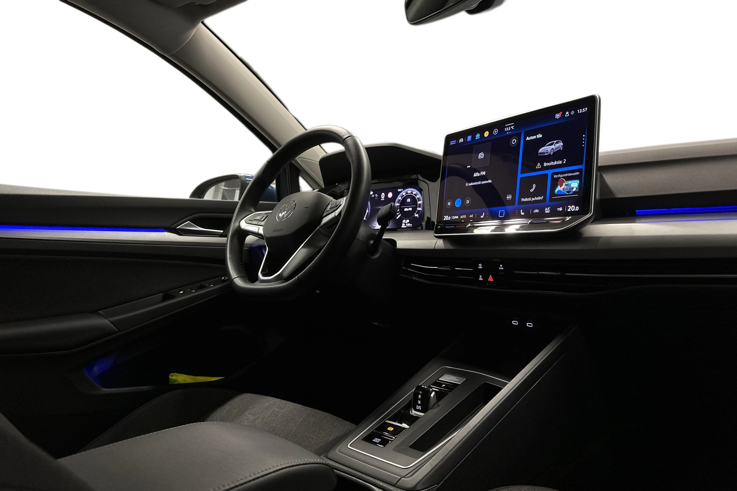 sininen Volkswagen Golf 2025 kuva 7.