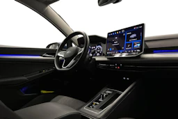 sininen Volkswagen Golf 2025 kuva 7.