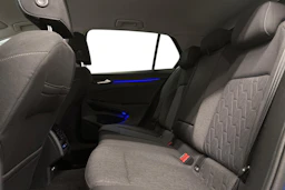 sininen Volkswagen Golf 2025 kuva 8.