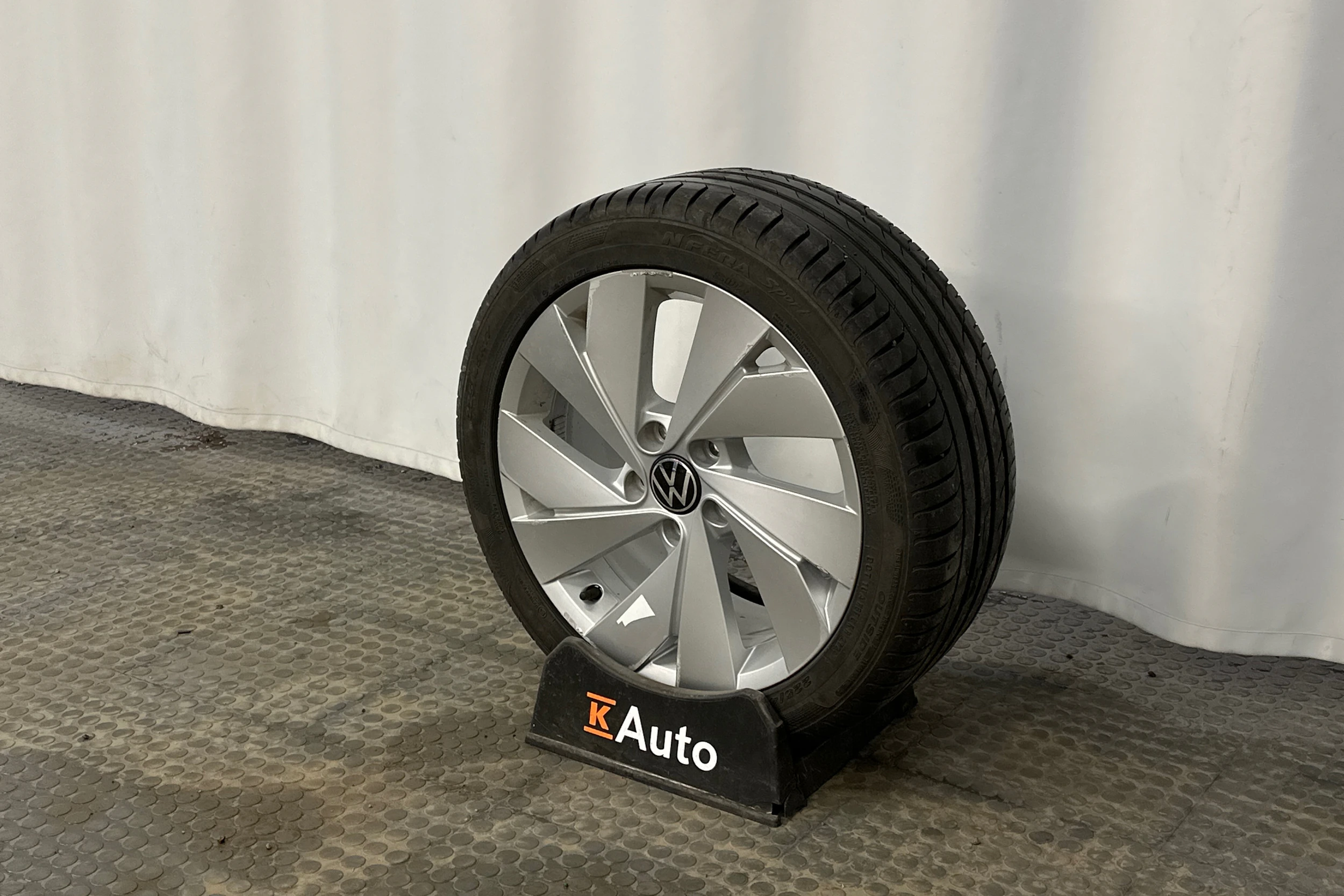 sininen Volkswagen Golf 2025 kuva 10.