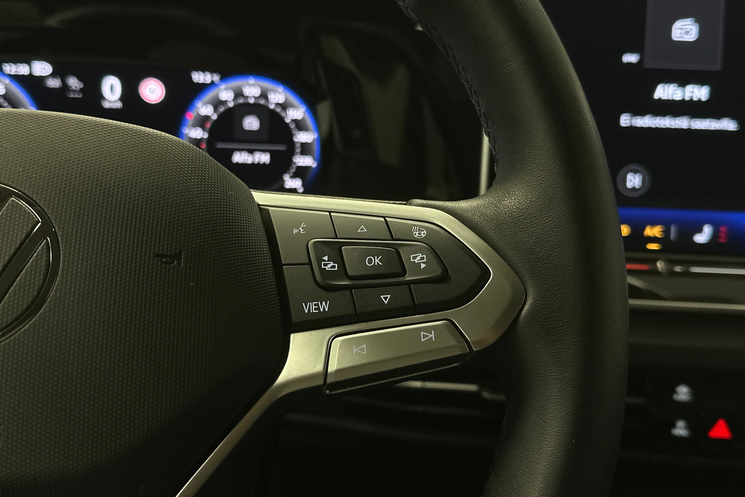 sininen Volkswagen Golf 2025 kuva 12.