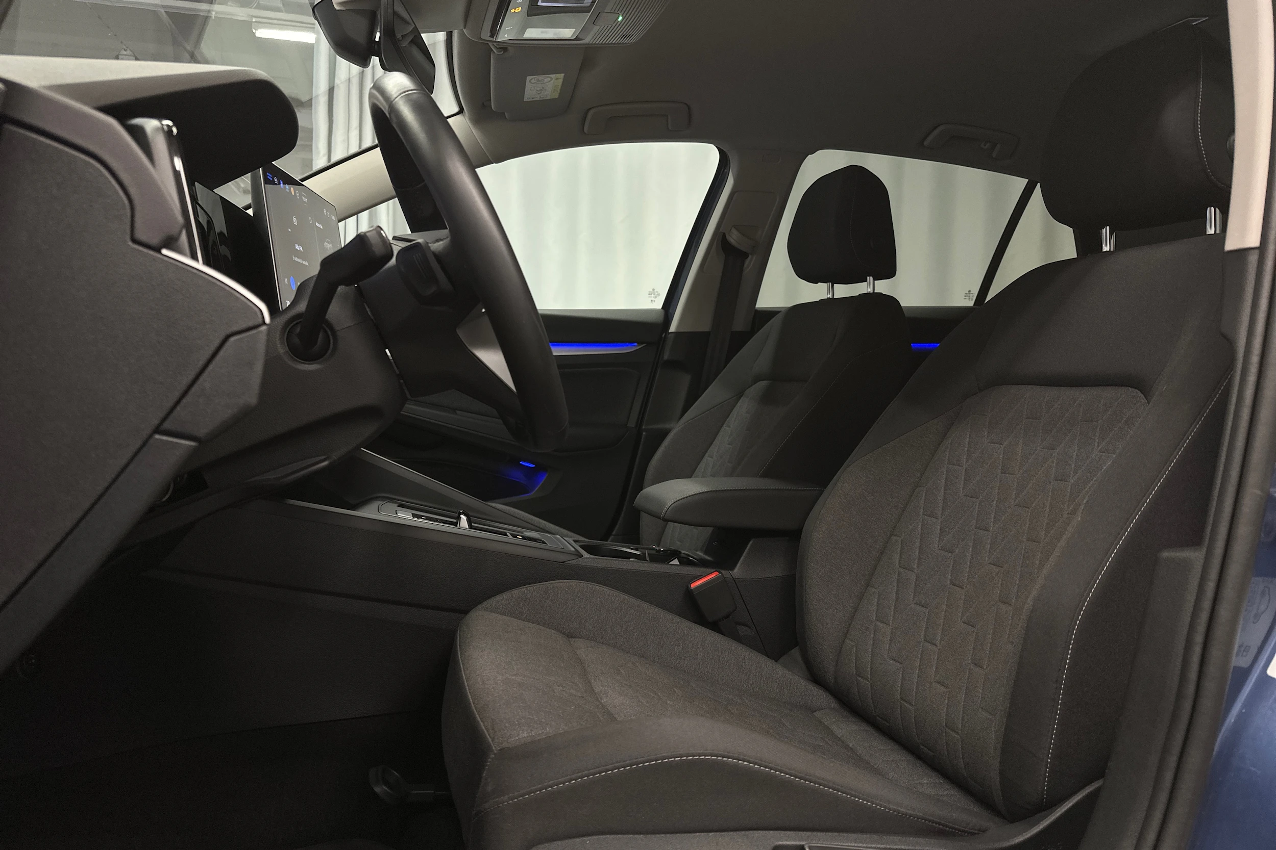 sininen Volkswagen Golf 2025 kuva 19.