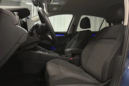 sininen Volkswagen Golf 2025 kuva 19.