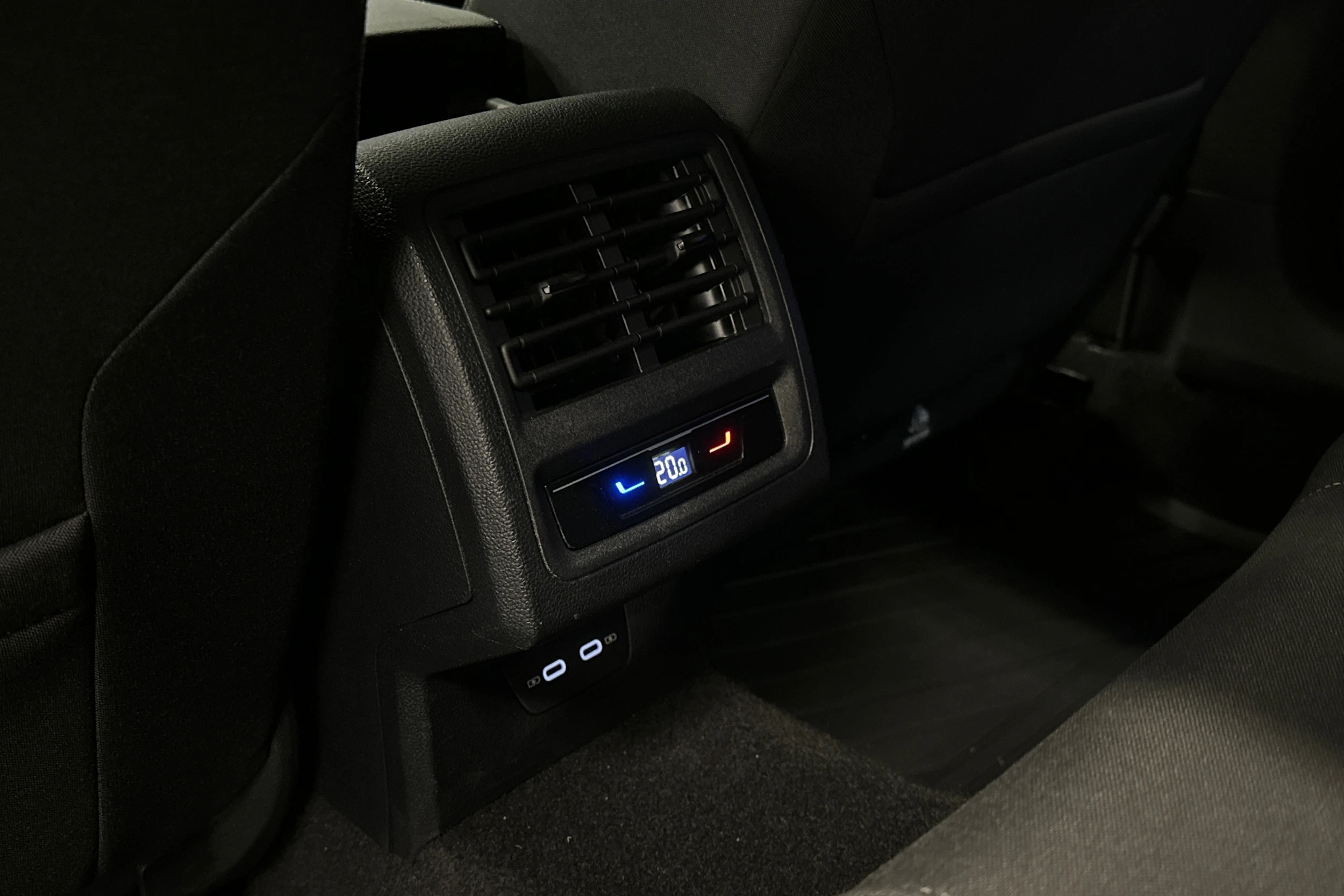 sininen Volkswagen Golf 2025 kuva 20.