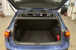 sininen Volkswagen Golf 2025 kuva 21.