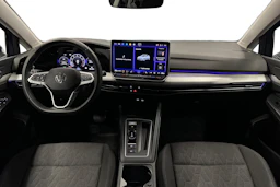 sininen Volkswagen Golf 2025 kuva 9.