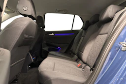 sininen Volkswagen Golf 2025 kuva 11.