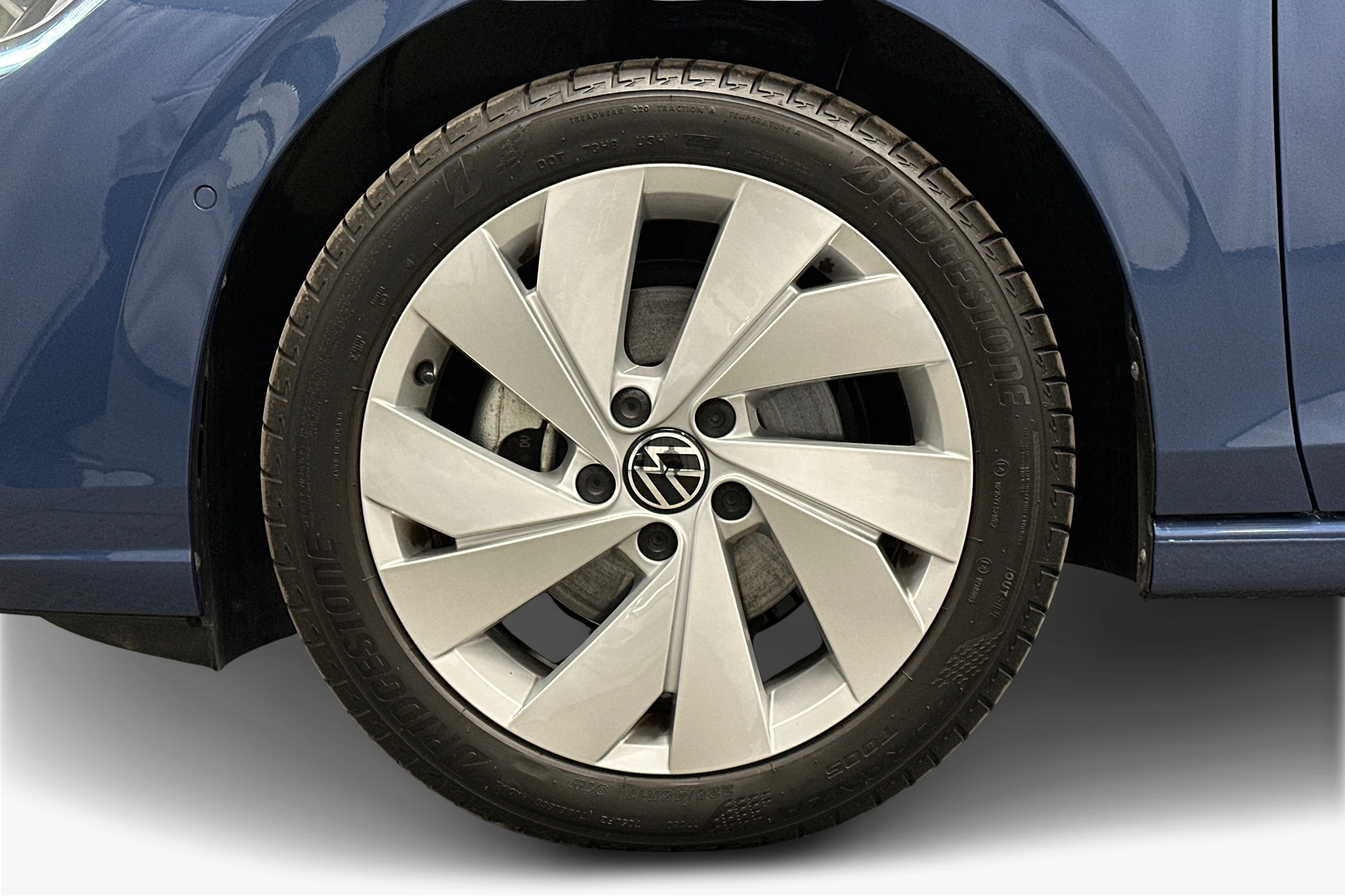 sininen Volkswagen Golf 2025 kuva 12.