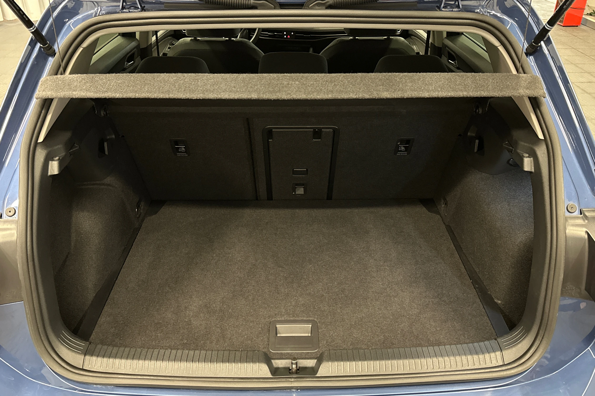 sininen Volkswagen Golf 2025 kuva 15.