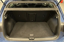 sininen Volkswagen Golf 2025 kuva 15.