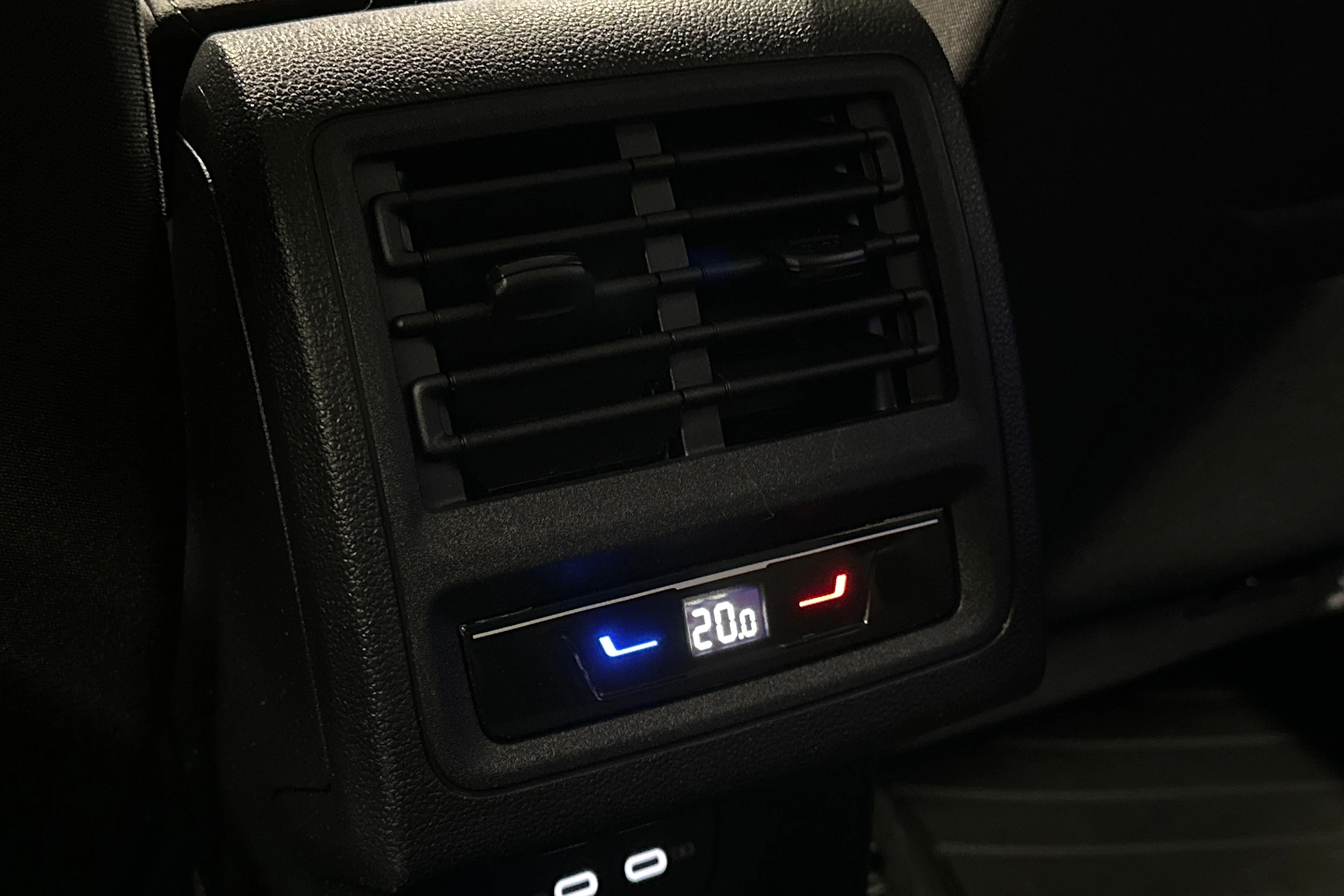 sininen Volkswagen Golf 2025 kuva 16.