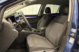 sininen Volkswagen Golf 2025 kuva 17.