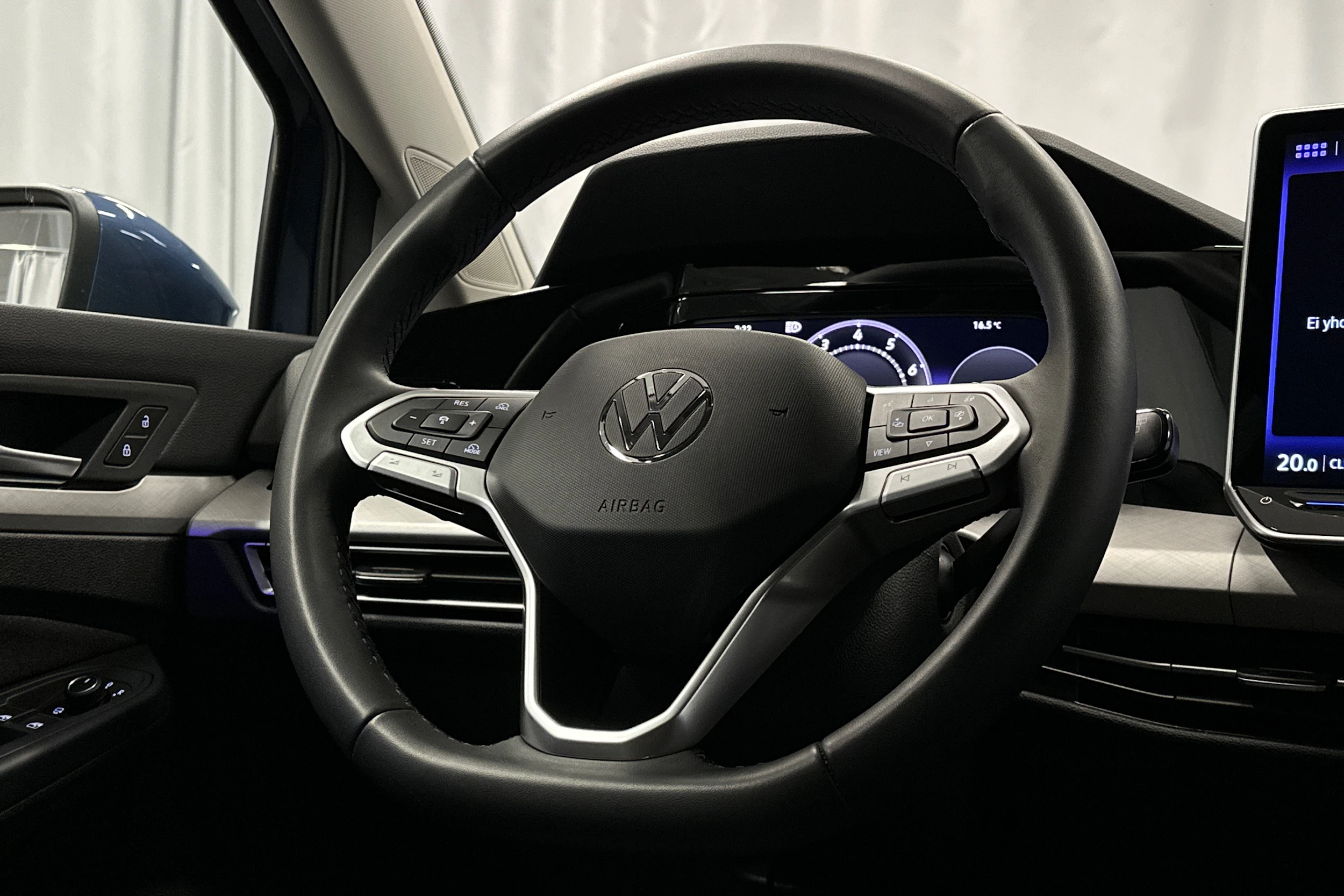 sininen Volkswagen Golf 2025 kuva 18.