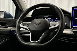 sininen Volkswagen Golf 2025 kuva 18.