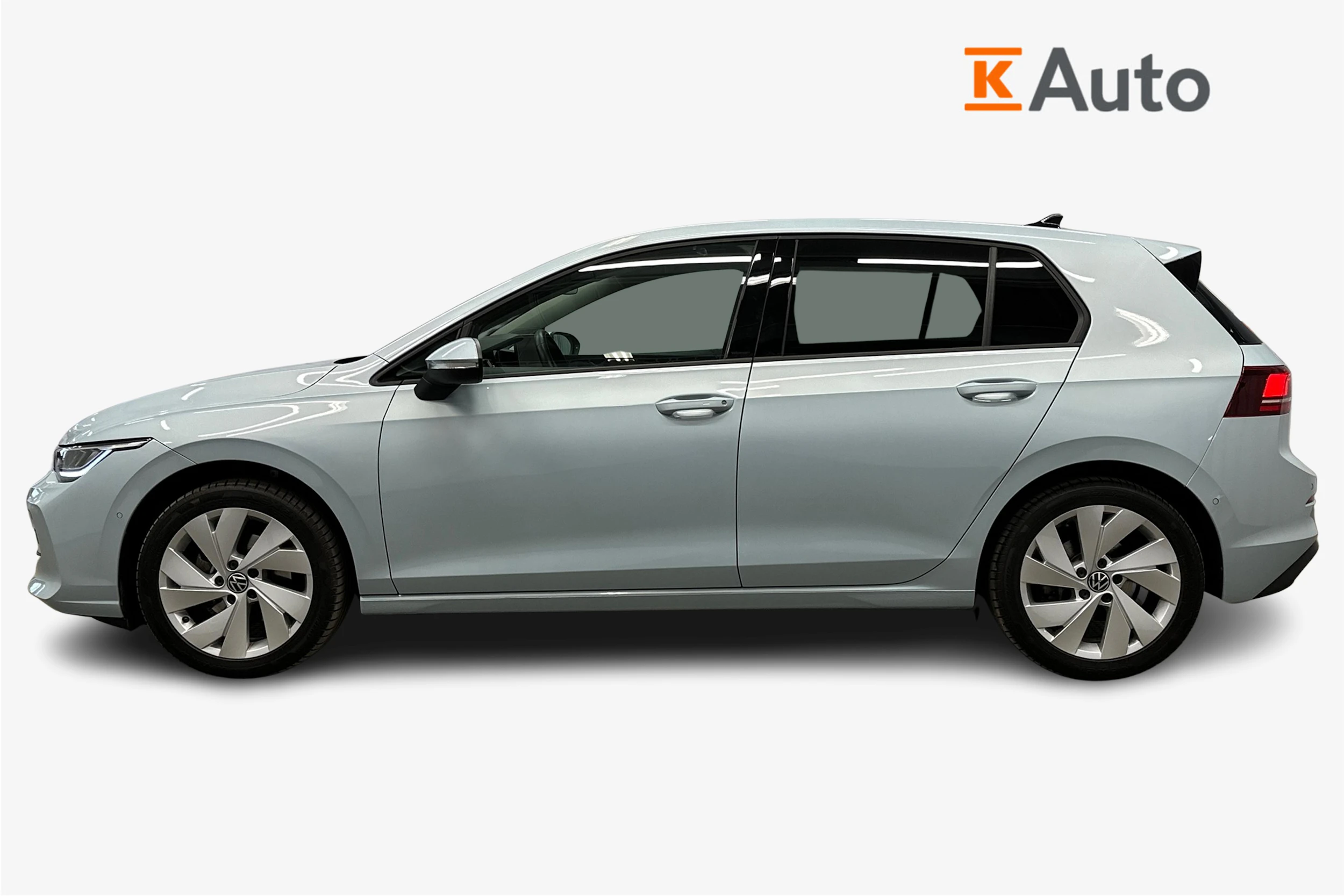 sininen Volkswagen Golf 2025 kuva 7.