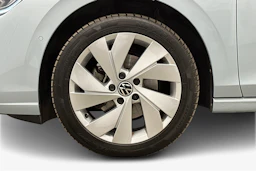 sininen Volkswagen Golf 2025 kuva 12.