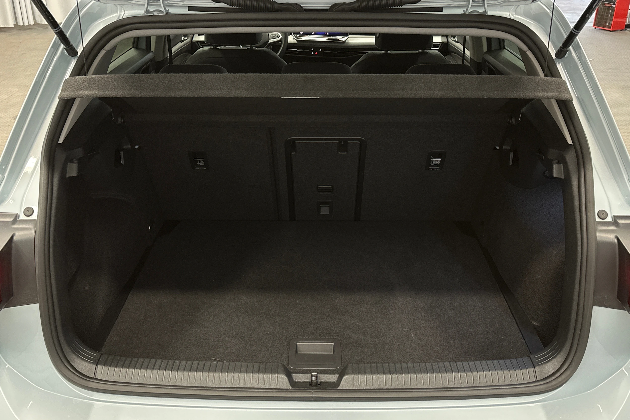 sininen Volkswagen Golf 2025 kuva 15.