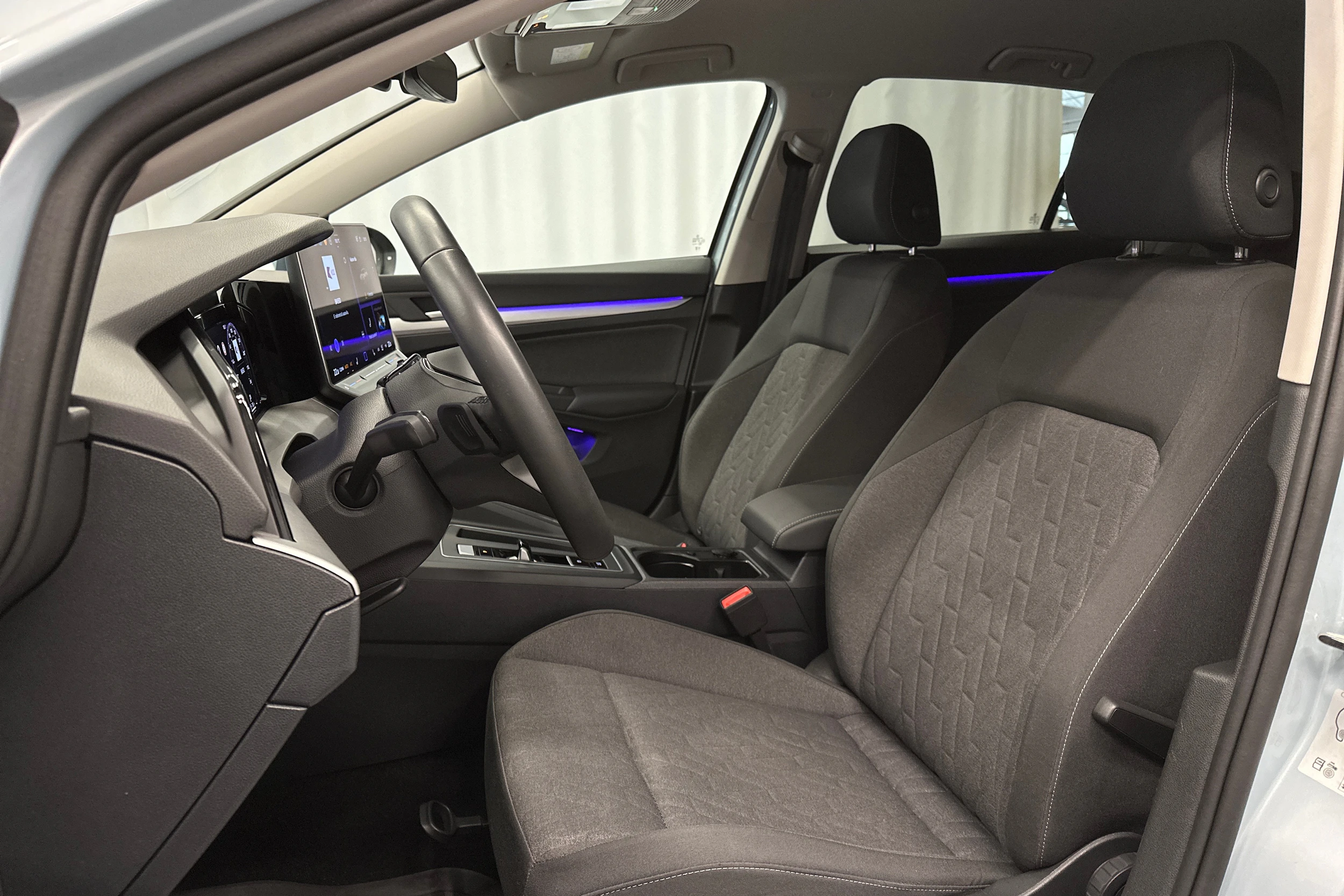sininen Volkswagen Golf 2025 kuva 17.
