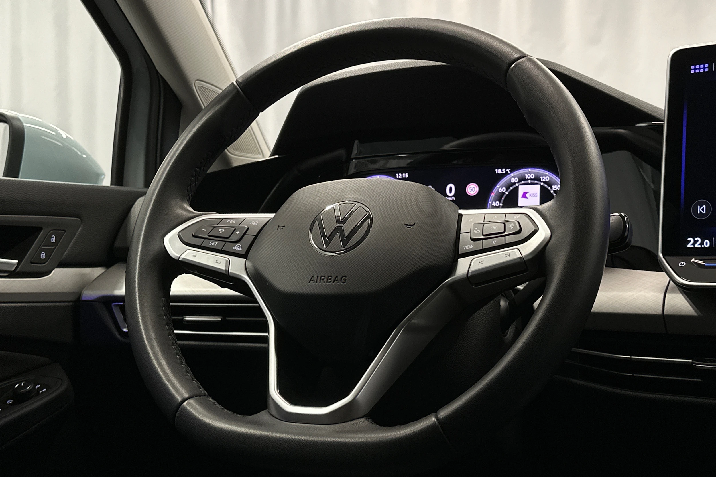 sininen Volkswagen Golf 2025 kuva 18.