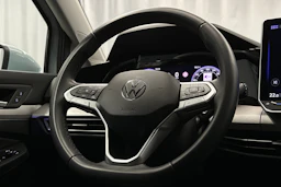 sininen Volkswagen Golf 2025 kuva 18.