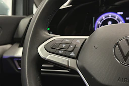 sininen Volkswagen Golf 2025 kuva 19.