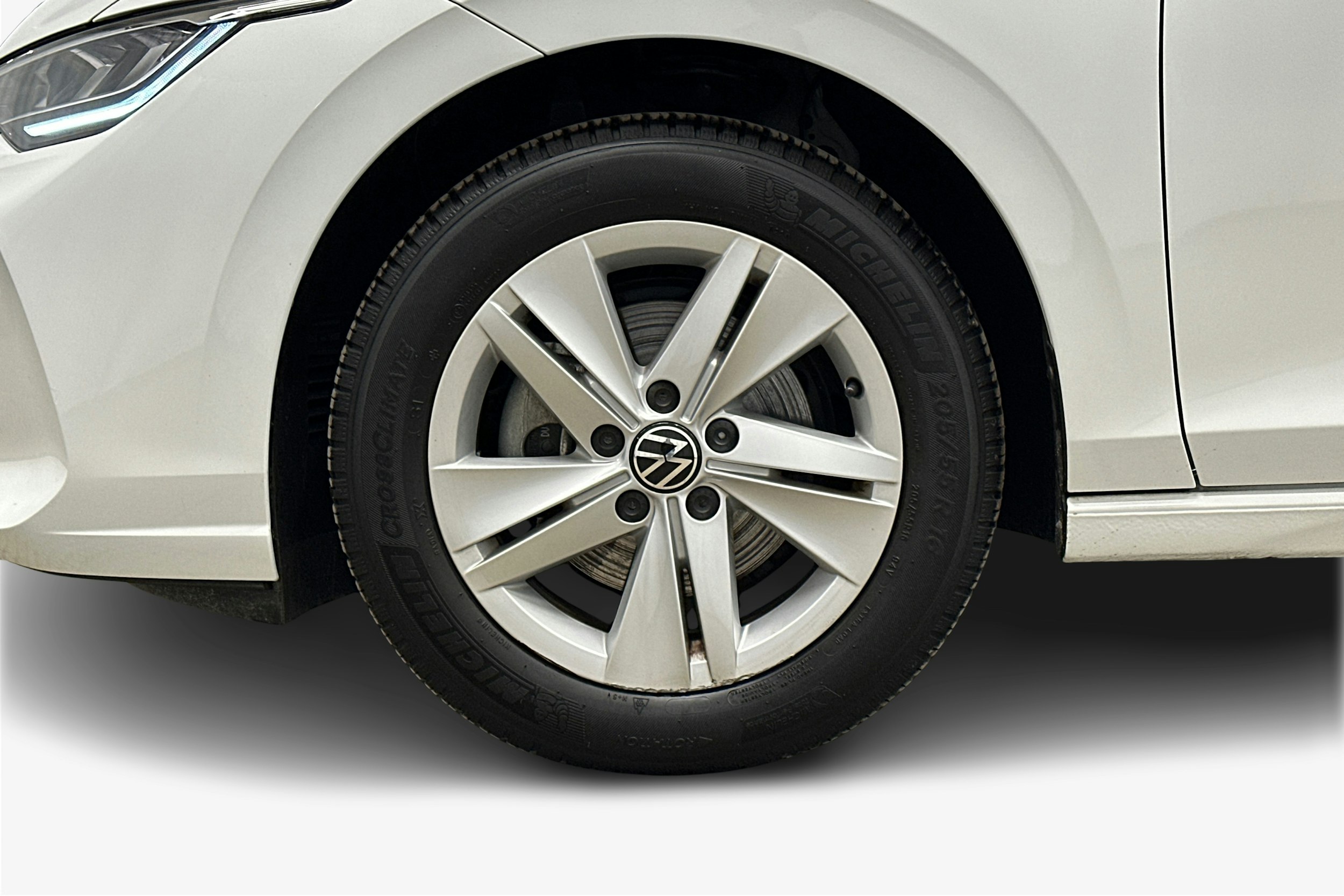 valkoinen Volkswagen Golf 2025 kuva 11.