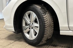 valkoinen Volkswagen Golf 2025 kuva 13.