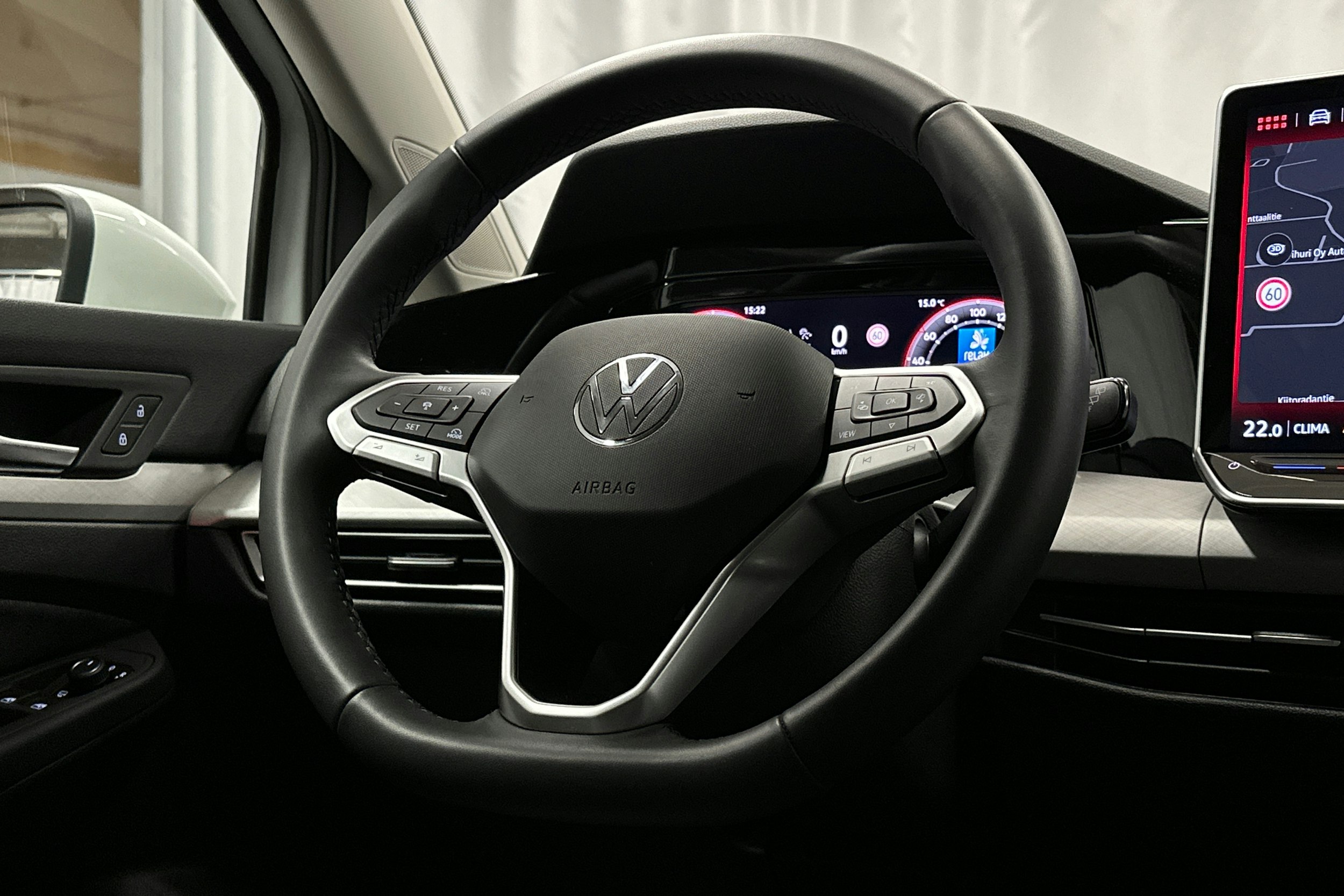 valkoinen Volkswagen Golf 2025 kuva 17.