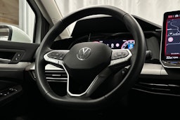 valkoinen Volkswagen Golf 2025 kuva 17.