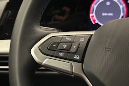 valkoinen Volkswagen Golf 2025 kuva 18.