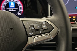 valkoinen Volkswagen Golf 2025 kuva 19.