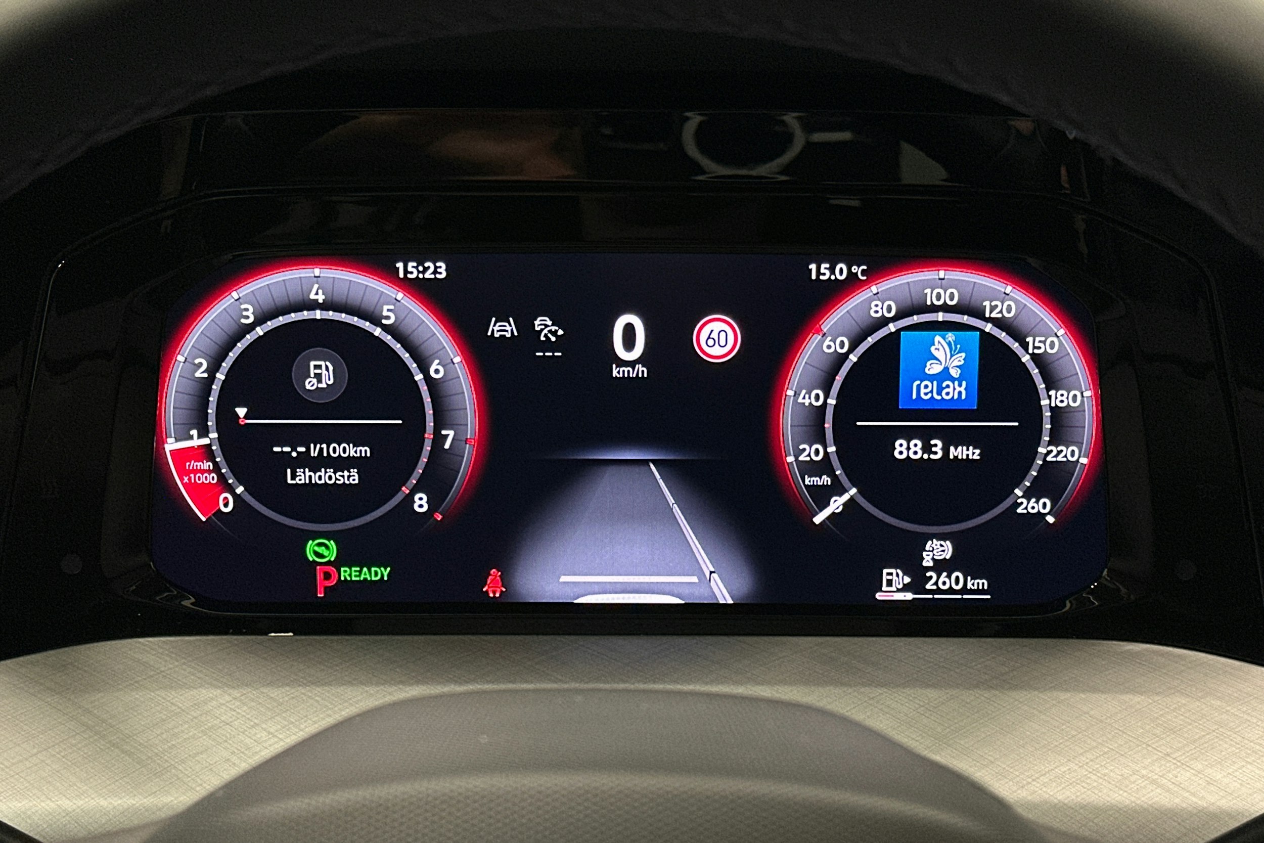 valkoinen Volkswagen Golf 2025 kuva 20.