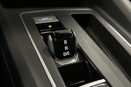 valkoinen Volkswagen Golf 2025 kuva 26.