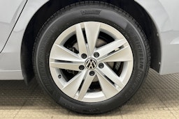 harmaa Volkswagen Golf 2025 kuva 13.