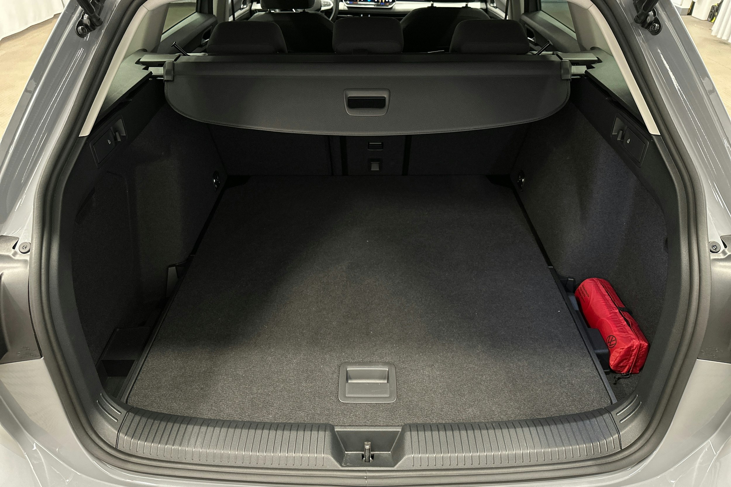 harmaa Volkswagen Golf 2025 kuva 14.