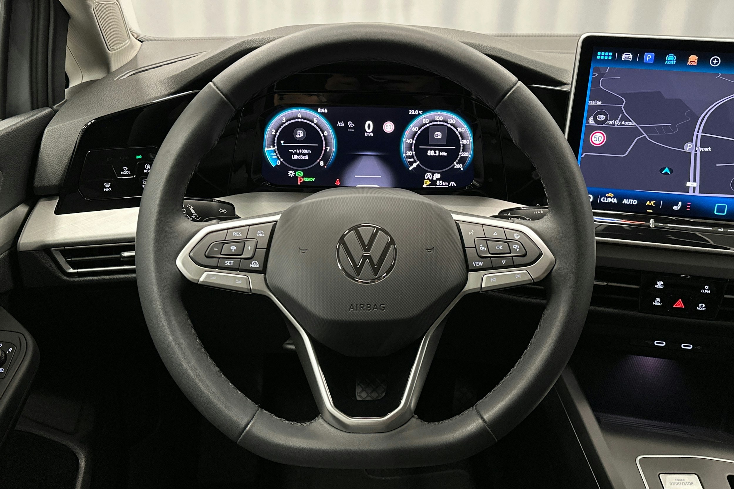 harmaa Volkswagen Golf 2025 kuva 15.