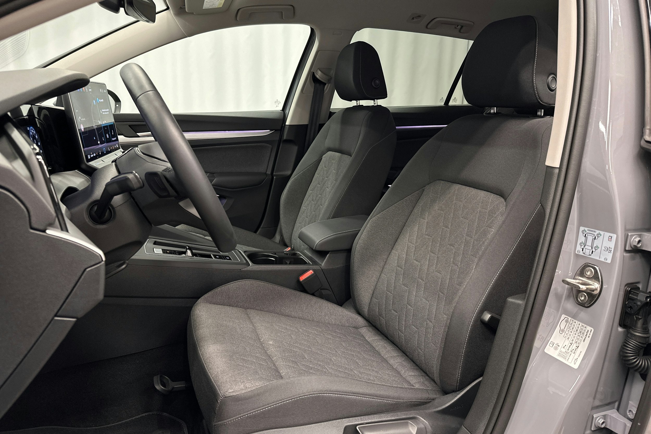harmaa Volkswagen Golf 2025 kuva 16.