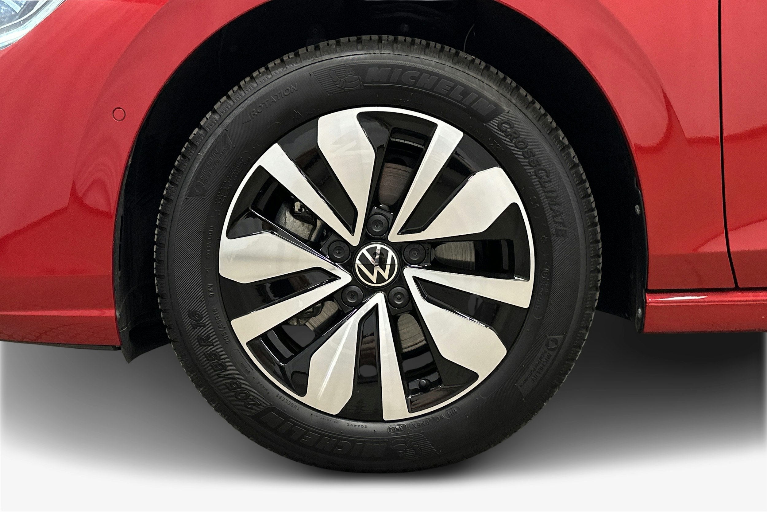 punainen Volkswagen Golf 2025 kuva 11.