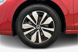 punainen Volkswagen Golf 2025 kuva 11.