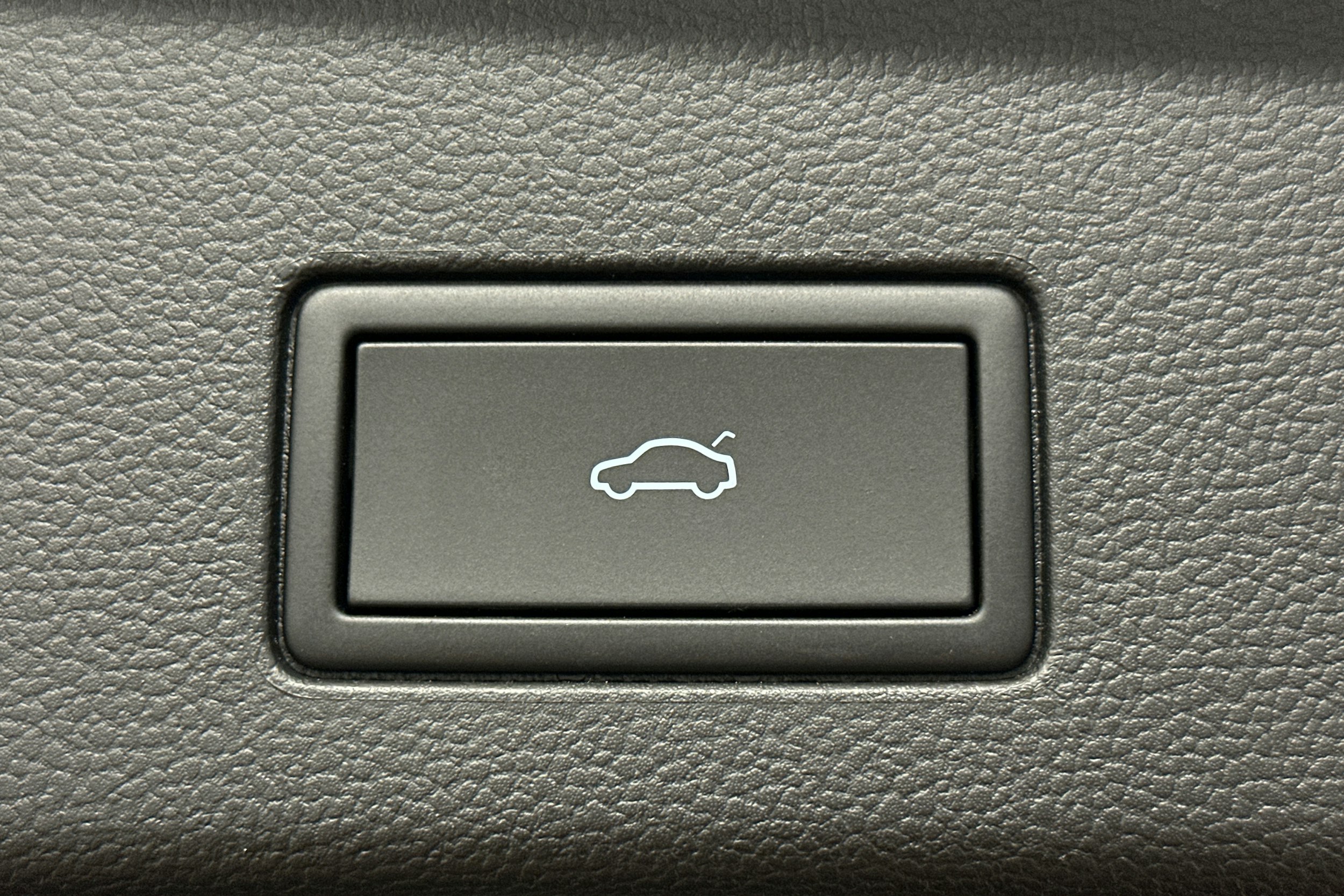 punainen Volkswagen Golf 2025 kuva 15.