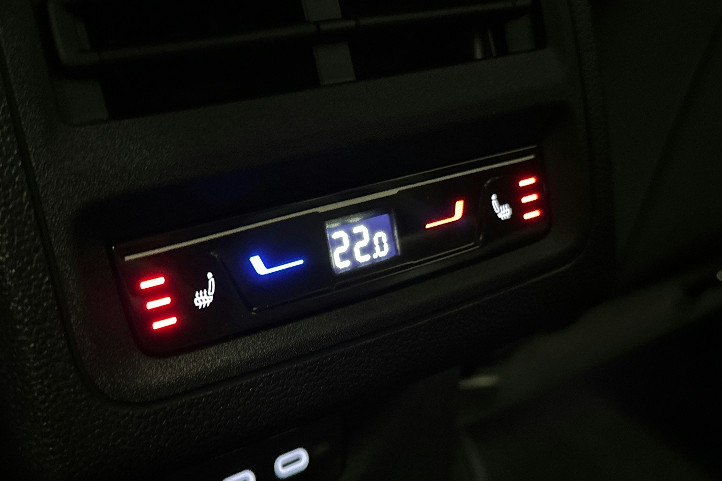 punainen Volkswagen Golf 2025 kuva 16.