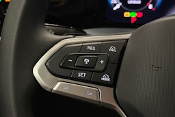 punainen Volkswagen Golf 2025 kuva 19.