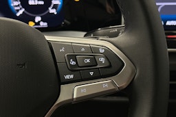punainen Volkswagen Golf 2025 kuva 20.