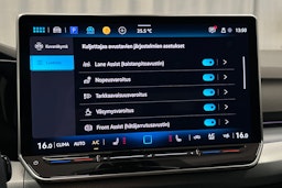 punainen Volkswagen Golf 2025 kuva 25.