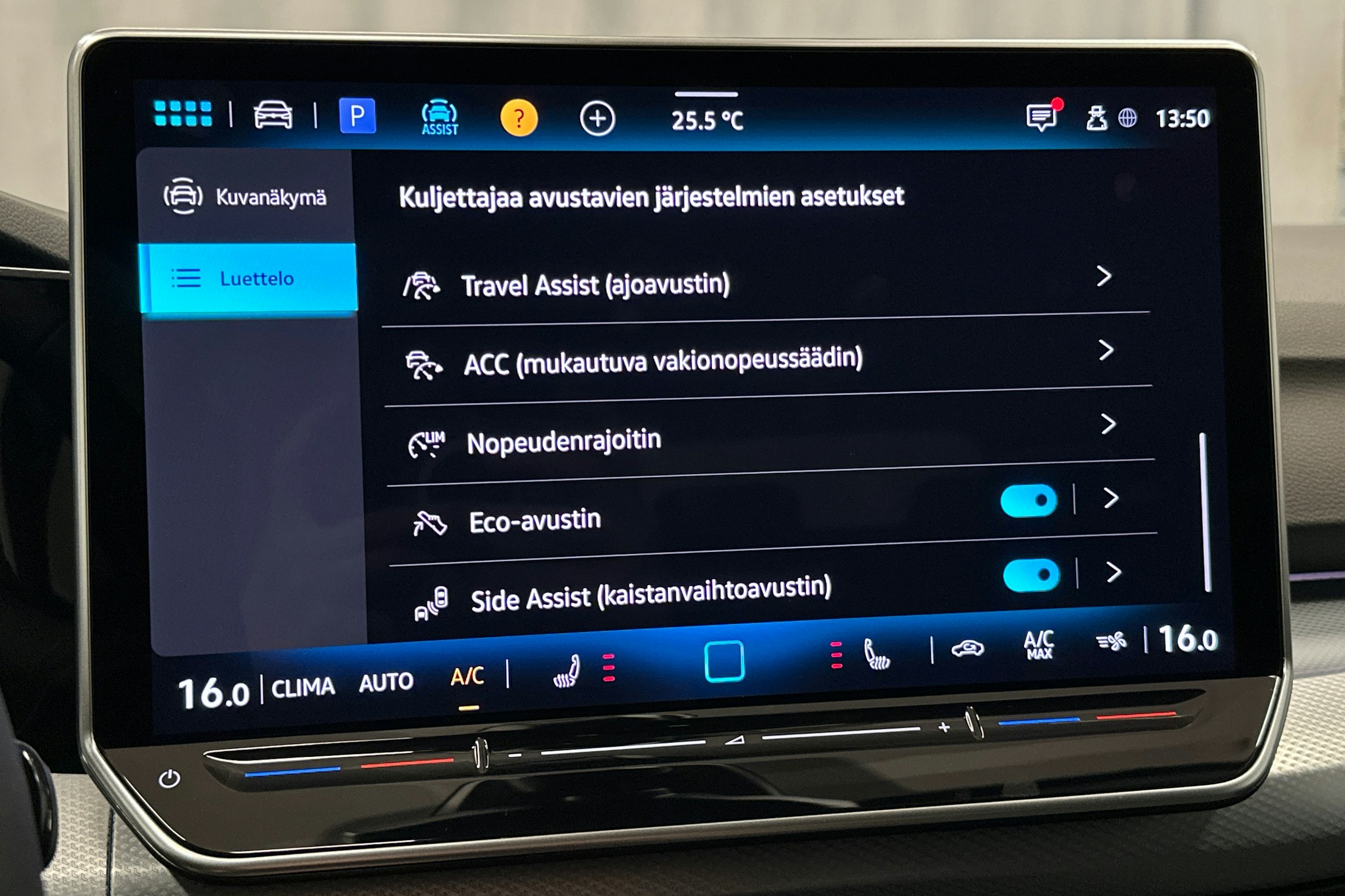 punainen Volkswagen Golf 2025 kuva 26.