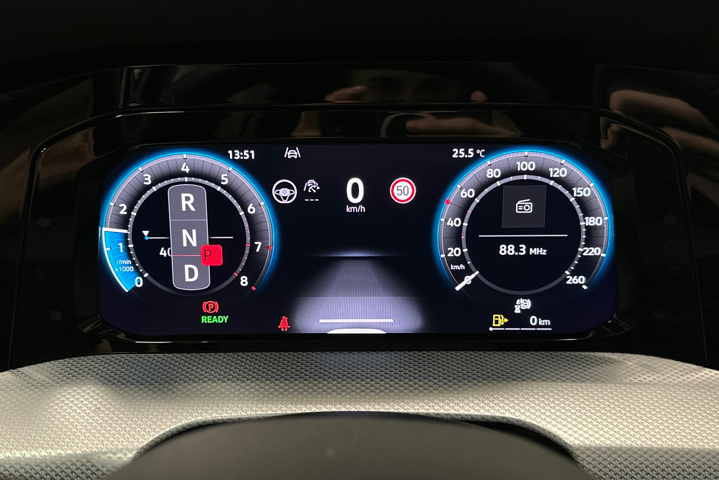 punainen Volkswagen Golf 2025 kuva 30.