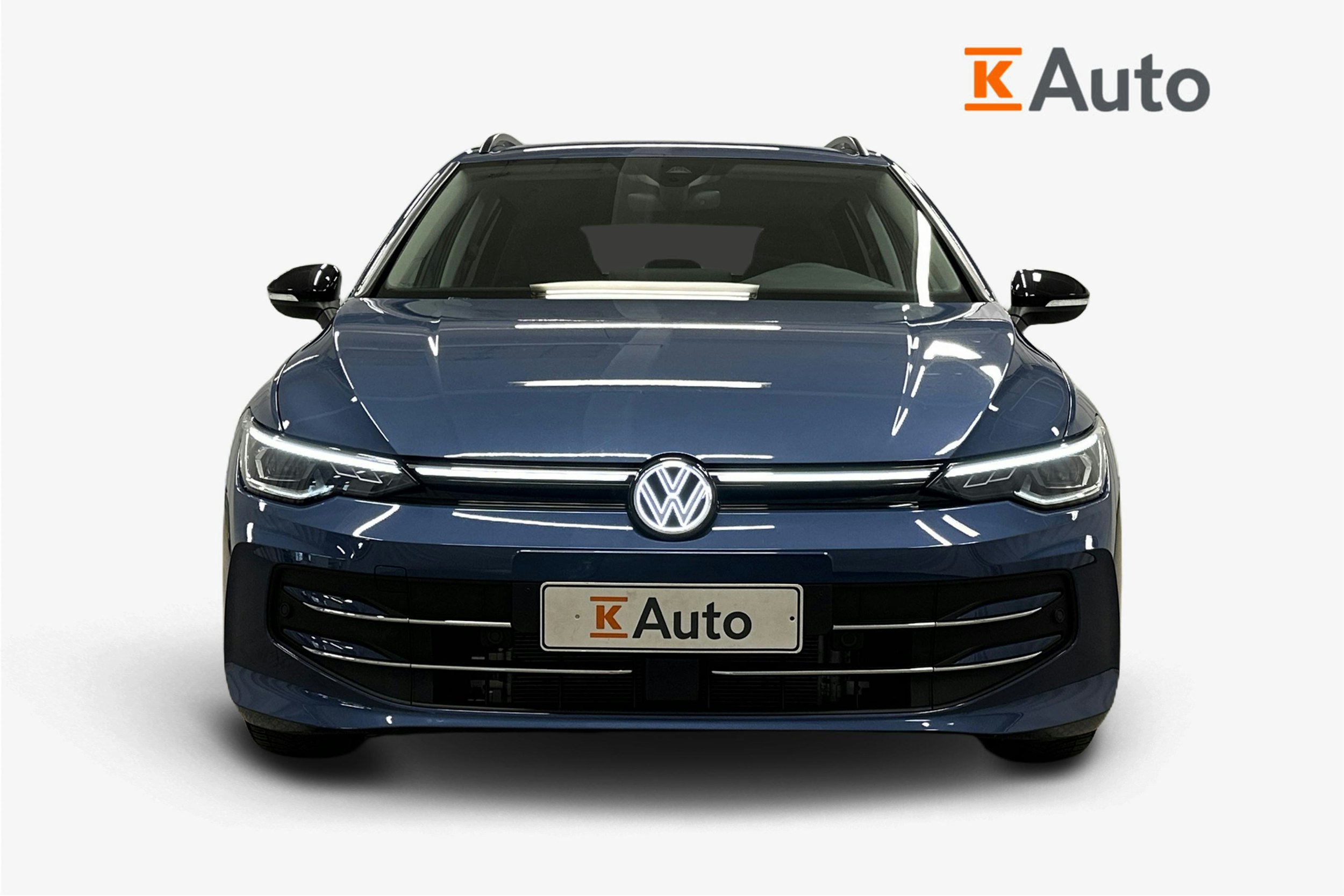 sininen Volkswagen Golf 2025 kuva 5.