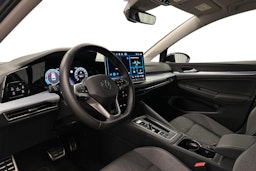 sininen Volkswagen Golf 2025 kuva 7.