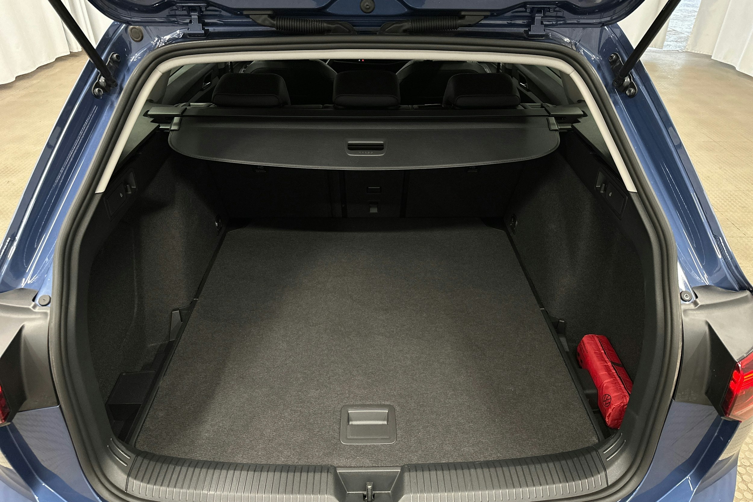 sininen Volkswagen Golf 2025 kuva 14.