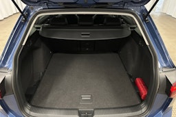 sininen Volkswagen Golf 2025 kuva 14.